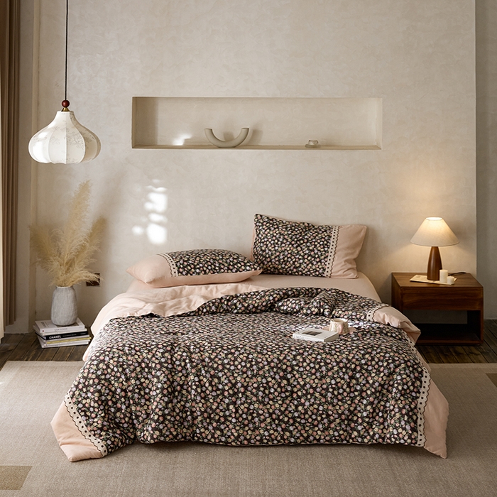 91家纺网 家纺一手货源 找家纺 安莱生活 2025新款全棉纯棉双层纱复古花边款夏被夏凉被空调被四件套 慕锦