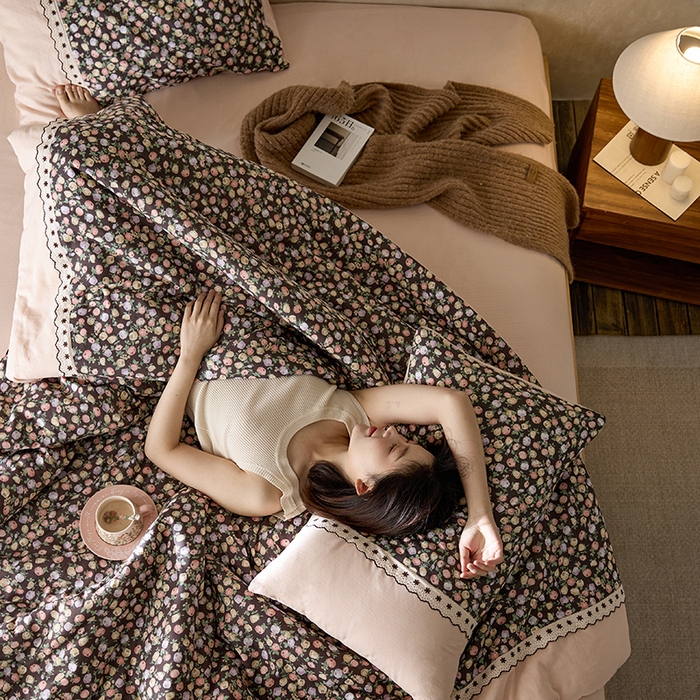 91家纺网 家纺一手货源 找家纺 安莱生活 2025新款全棉纯棉双层纱复古花边款夏被夏凉被空调被四件套 慕锦