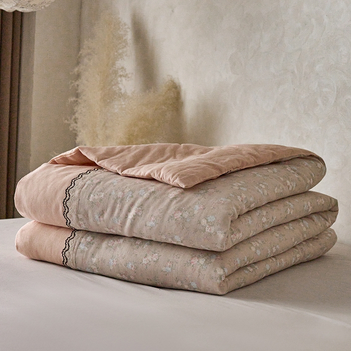 91家纺网 家纺一手货源 找家纺 安莱生活 2025新款全棉纯棉双层纱复古花边款夏被夏凉被空调被四件套 暖阳