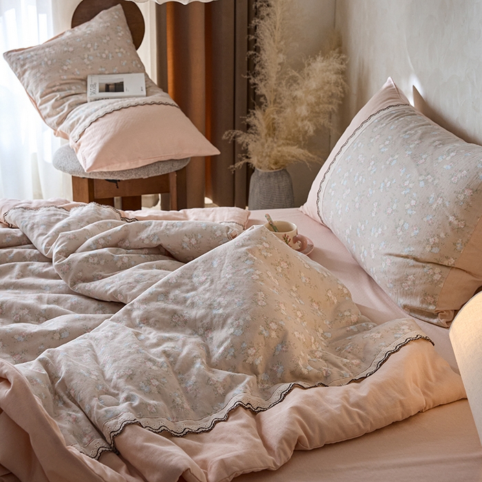 91家纺网 家纺一手货源 找家纺 安莱生活 2025新款全棉纯棉双层纱复古花边款夏被夏凉被空调被四件套 暖阳