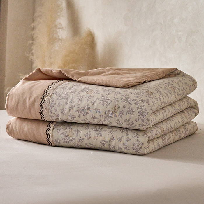 91家纺网 家纺一手货源 找家纺 安莱生活 2025新款全棉纯棉双层纱复古花边款夏被夏凉被空调被四件套 幽兰