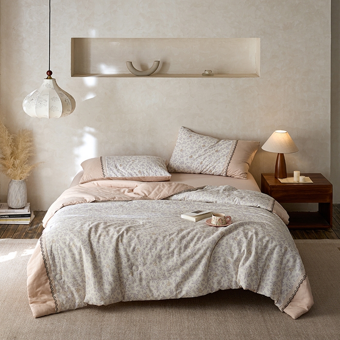 91家纺网 家纺一手货源 找家纺 安莱生活 2025新款全棉纯棉双层纱复古花边款夏被夏凉被空调被四件套 幽兰