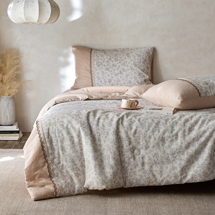 91家纺网 家纺一手货源 找家纺 安莱生活 2025新款全棉纯棉双层纱复古花边款夏被夏凉被空调被四件套 幽兰