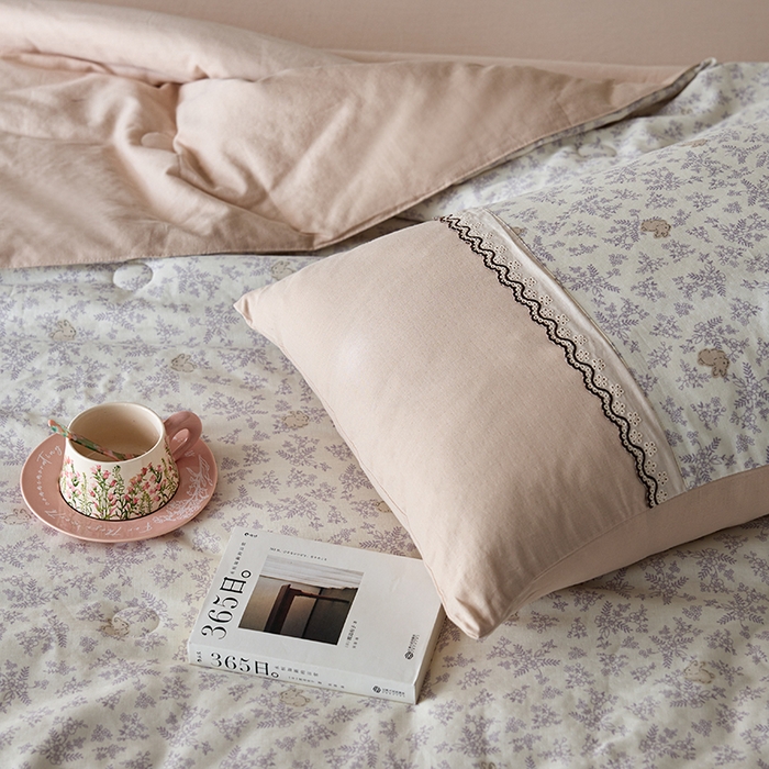 91家纺网 家纺一手货源 找家纺 安莱生活 2025新款全棉纯棉双层纱复古花边款夏被夏凉被空调被四件套 幽兰