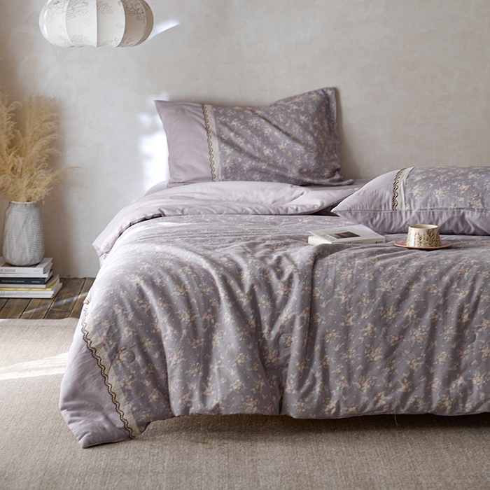 91家纺网 家纺一手货源 找家纺 安莱生活 2025新款全棉纯棉双层纱复古花边款夏被夏凉被空调被四件套 紫茉