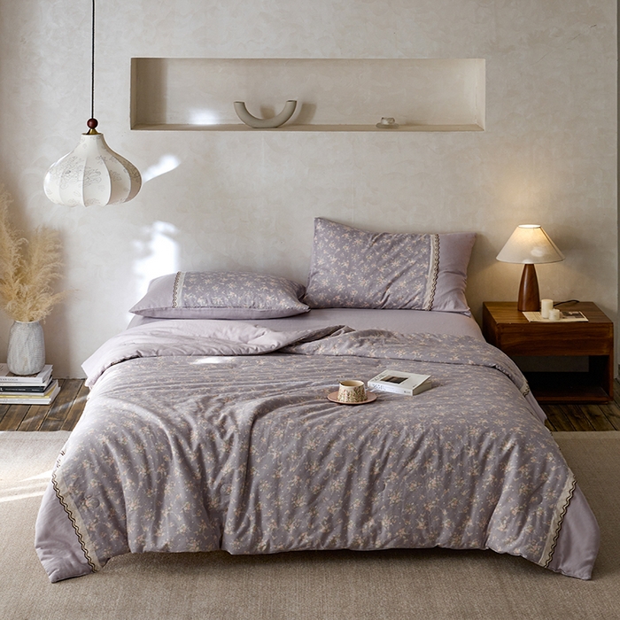 91家纺网 家纺一手货源 找家纺 安莱生活 2025新款全棉纯棉双层纱复古花边款夏被夏凉被空调被四件套 紫茉