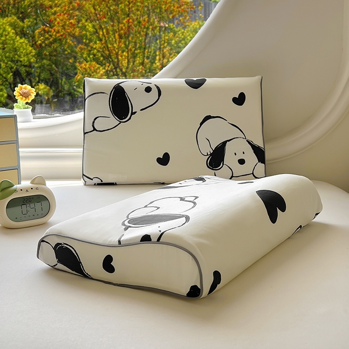 91家纺网 家纺一手货源 找家纺 百寐 2025新款13372全棉立体滚边立体记忆枕套30×50/40×60碎花卡通枕套 爱心狗