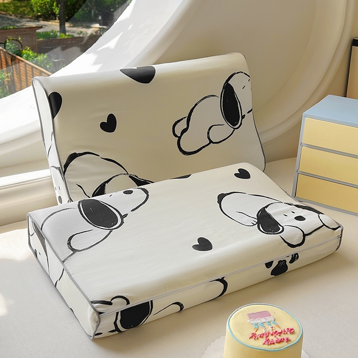 91家纺网 家纺一手货源 找家纺 百寐 2025新款13372全棉立体滚边立体记忆枕套30×50/40×60碎花卡通枕套 爱心狗