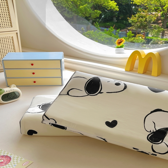 91家纺网 家纺一手货源 找家纺 百寐 2025新款13372全棉立体滚边立体记忆枕套30×50/40×60碎花卡通枕套 爱心狗