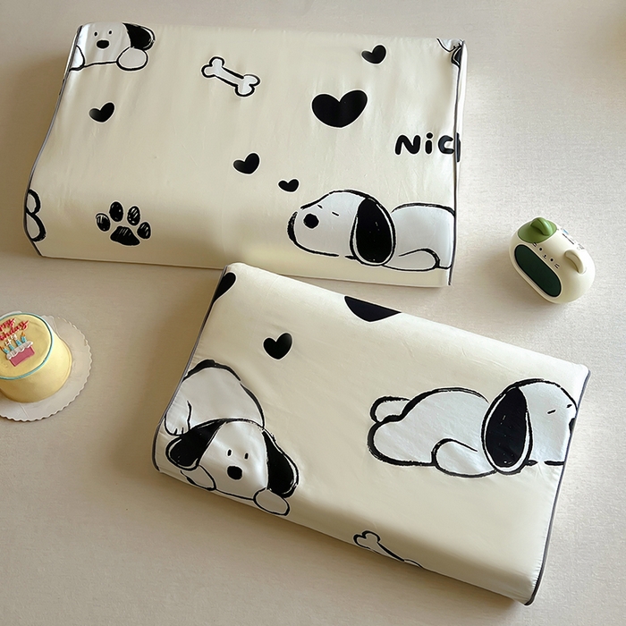 91家纺网 家纺一手货源 找家纺 百寐 2025新款13372全棉立体滚边立体记忆枕套30×50/40×60碎花卡通枕套 爱心狗