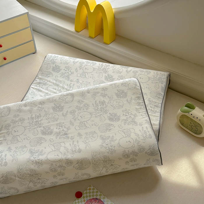 91家纺网 家纺一手货源 找家纺 百寐 2025新款13372全棉立体滚边立体记忆枕套30×50/40×60碎花卡通枕套 布朗熊