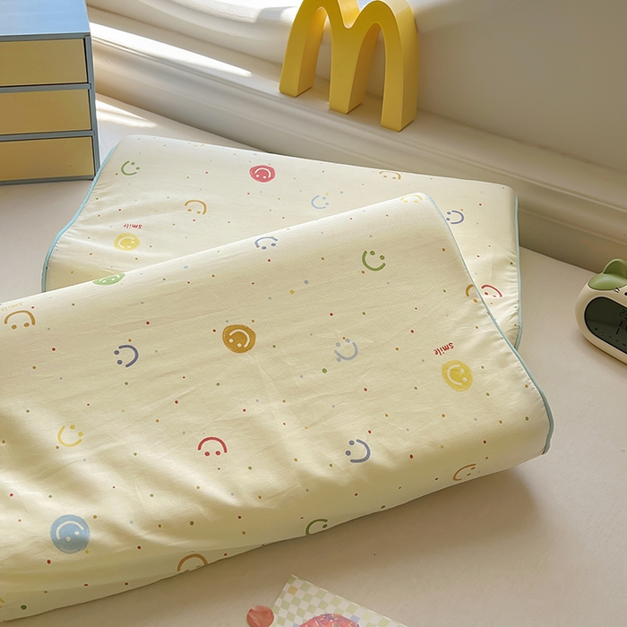 91家纺网 家纺一手货源 找家纺 百寐 2025新款13372全棉立体滚边立体记忆枕套30×50/40×60碎花卡通枕套 多彩笑脸