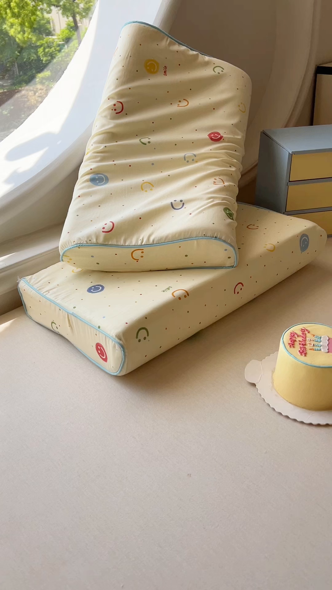 91家纺网 家纺一手货源 找家纺 百寐 2025新款13372全棉立体滚边立体记忆枕套30×50/40×60碎花卡通枕套 多彩笑脸