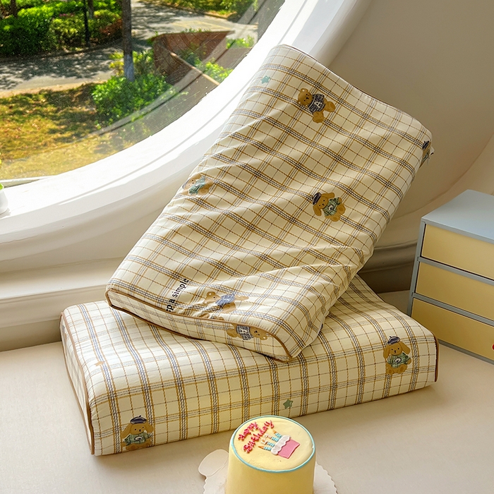 91家纺网 家纺一手货源 找家纺 百寐 2025新款13372全棉立体滚边立体记忆枕套30×50/40×60碎花卡通枕套 格子熊