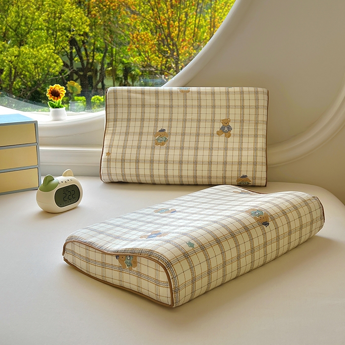 91家纺网 家纺一手货源 找家纺 百寐 2025新款13372全棉立体滚边立体记忆枕套30×50/40×60碎花卡通枕套 格子熊