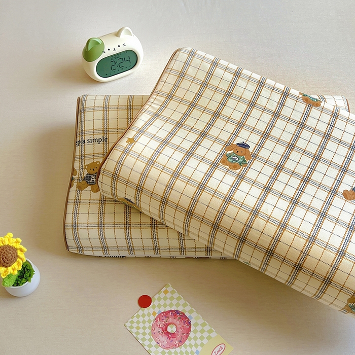 91家纺网 家纺一手货源 找家纺 百寐 2025新款13372全棉立体滚边立体记忆枕套30×50/40×60碎花卡通枕套 格子熊