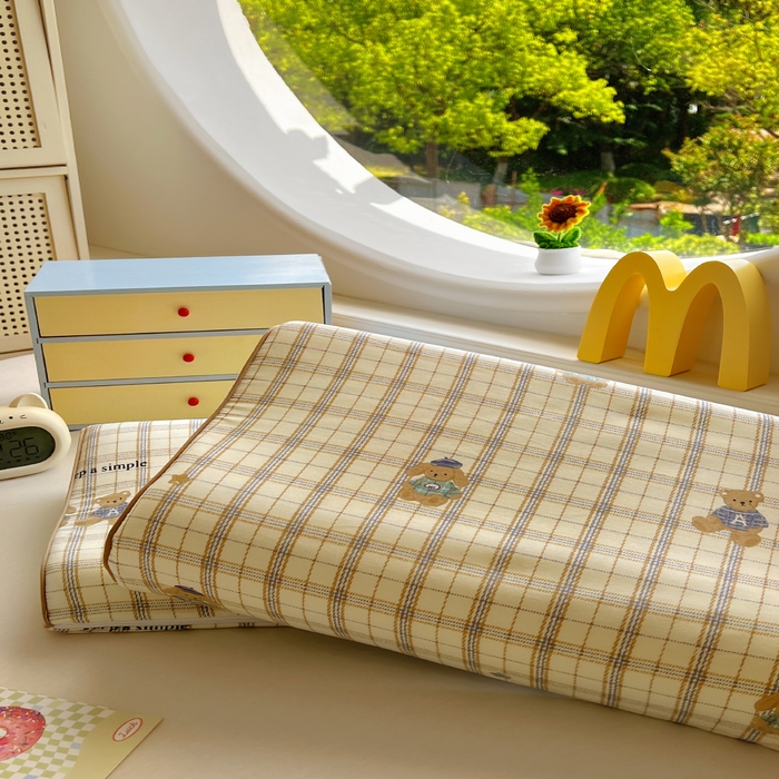 91家纺网 家纺一手货源 找家纺 百寐 2025新款13372全棉立体滚边立体记忆枕套30×50/40×60碎花卡通枕套 格子熊