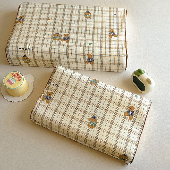 91家纺网 家纺一手货源 找家纺 百寐 2025新款13372全棉立体滚边立体记忆枕套30×50/40×60碎花卡通枕套 格子熊