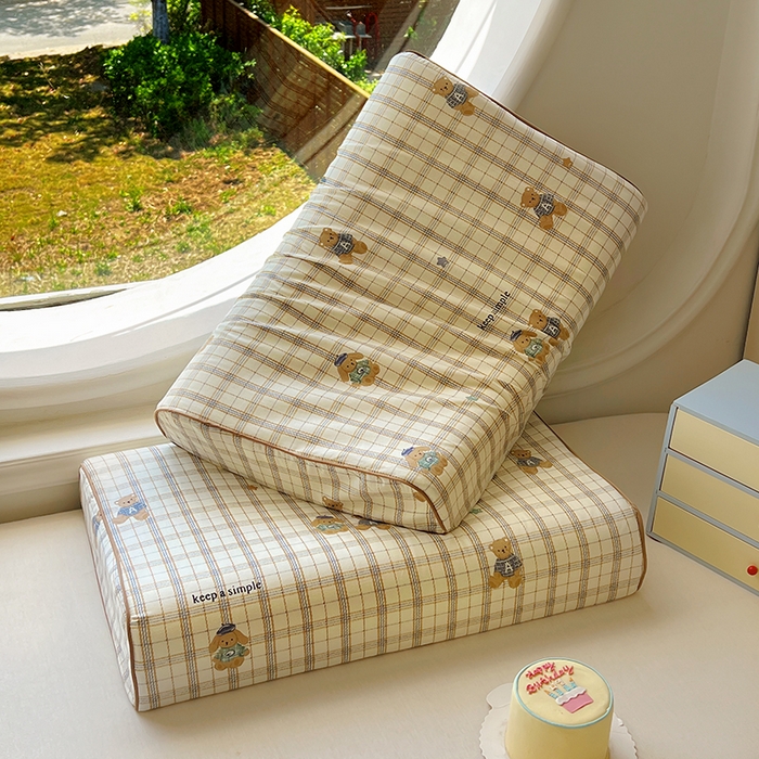 91家纺网 家纺一手货源 找家纺 百寐 2025新款13372全棉立体滚边立体记忆枕套30×50/40×60碎花卡通枕套 格子熊