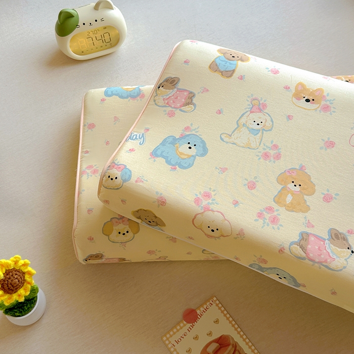 91家纺网 家纺一手货源 找家纺 百寐 2025新款13372全棉立体滚边立体记忆枕套30×50/40×60碎花卡通枕套 泡芙狗