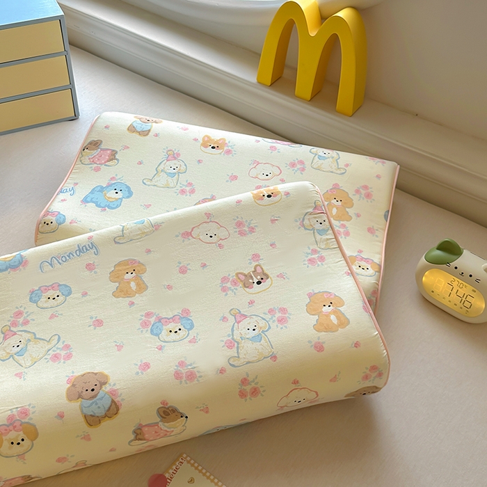 91家纺网 家纺一手货源 找家纺 百寐 2025新款13372全棉立体滚边立体记忆枕套30×50/40×60碎花卡通枕套 泡芙狗