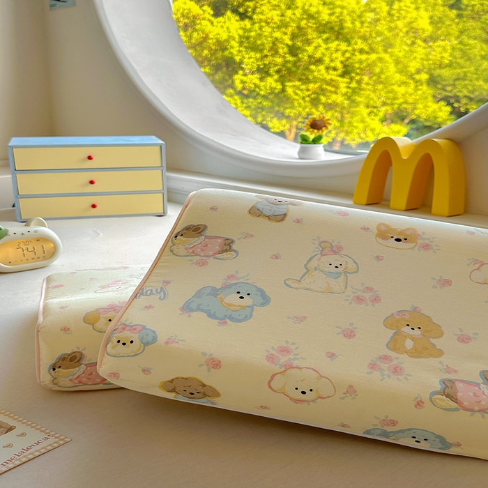 91家纺网 家纺一手货源 找家纺 百寐 2025新款13372全棉立体滚边立体记忆枕套30×50/40×60碎花卡通枕套 泡芙狗