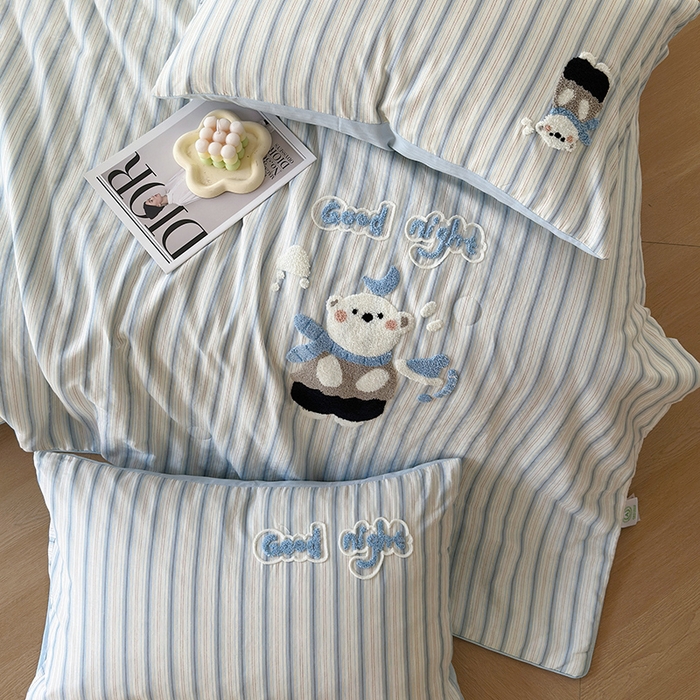 91家纺网 家纺一手货源 找家纺 怡家居 2025新款全棉双层纱毛巾绣夏被四件套 夏被-晚安熊