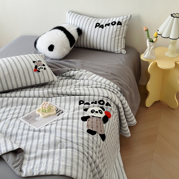 91家纺网 家纺一手货源 找家纺 怡家居 2025新款全棉双层纱毛巾绣夏被四件套 夏被-小熊猫
