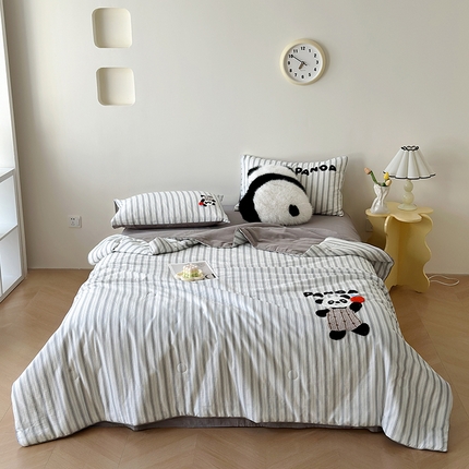 91家纺网 家纺一手货源 找家纺 怡家居 2025新款全棉双层纱毛巾绣夏被四件套 夏被-小熊猫