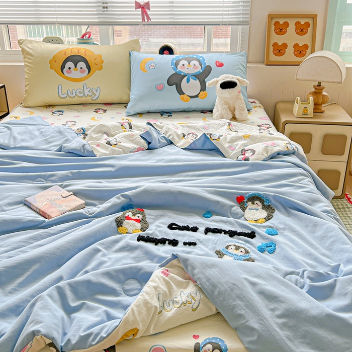 91家纺网 家纺一手货源 找家纺 一霖家纺 2025新款高克重云朵毛巾绣夏被 企鹅崽崽