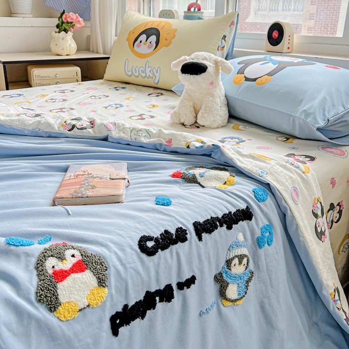 91家纺网 家纺一手货源 找家纺 一霖家纺 2025新款高克重云朵毛巾绣夏被 企鹅崽崽