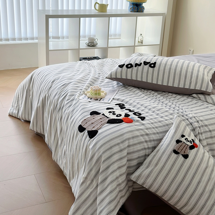 91家纺网 家纺一手货源 找家纺 怡家居 2025新款全棉双层纱毛巾绣夏被四件套 夏被-小熊猫