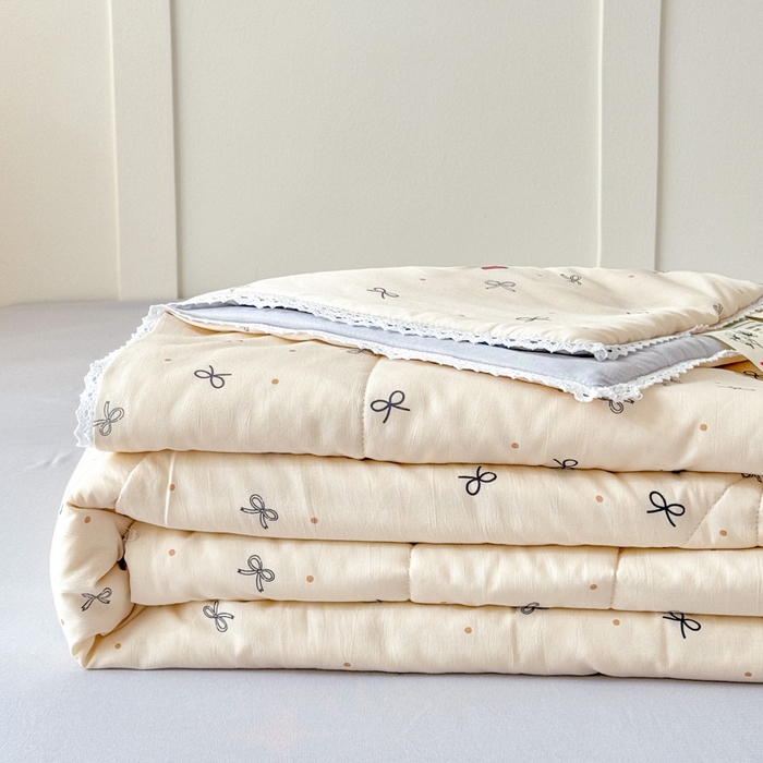 91家纺网 家纺一手货源 找家纺 （总）仁凯家纺 2025新款A类针织棉双层纱100%新疆棉花花边夏凉被四件套（包检测）（提供买家秀）