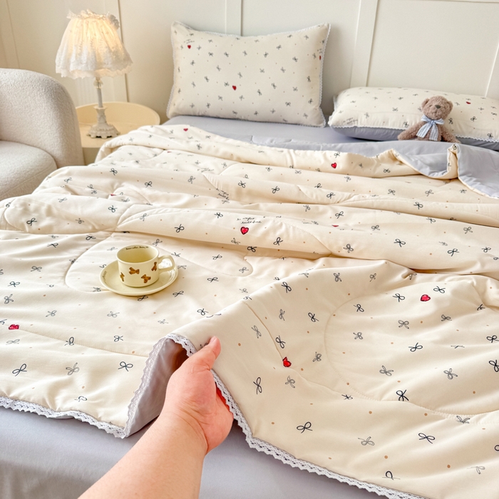 91家纺网 家纺一手货源 找家纺 仁凯家纺 2025新款A类针织棉双层纱100%新疆棉花花边夏凉被四件套（包检测）（提供买家秀） 爱心蝴蝶结