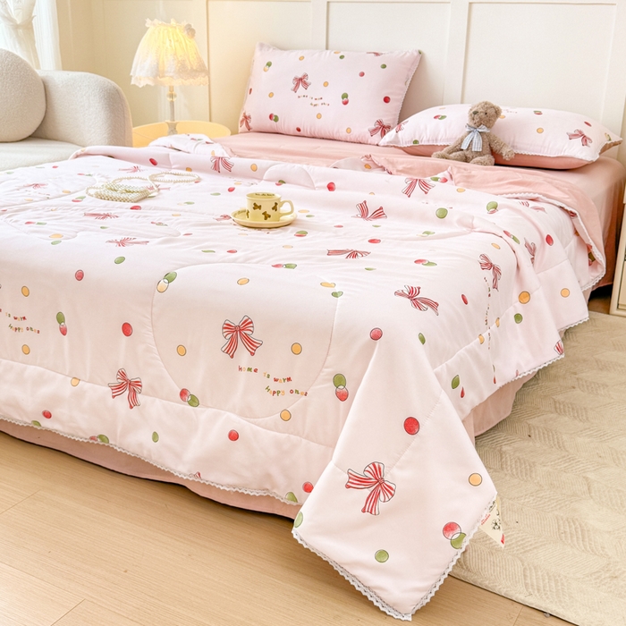 91家纺网 家纺一手货源 找家纺 仁凯家纺 2025新款A类针织棉双层纱100%新疆棉花花边夏凉被四件套（包检测）（提供买家秀） 粉色蝴蝶结