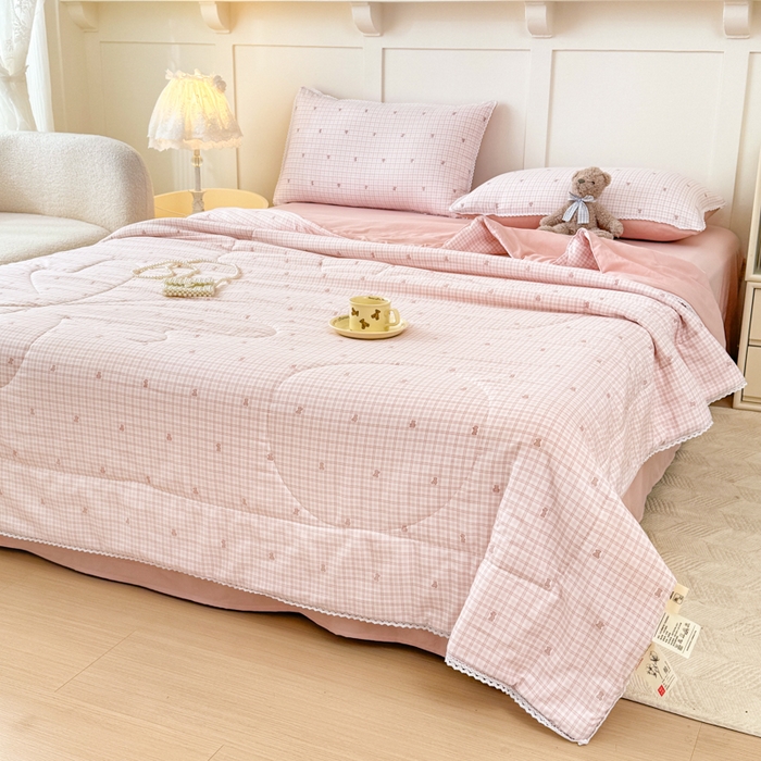 91家纺网 家纺一手货源 找家纺 仁凯家纺 2025新款A类针织棉双层纱100%新疆棉花花边夏凉被四件套（包检测）（提供买家秀） 格调