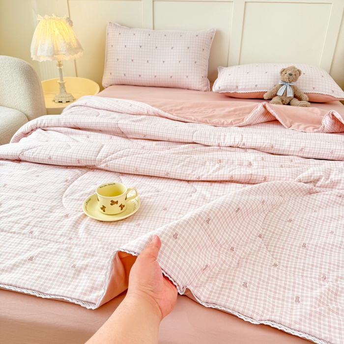 91家纺网 家纺一手货源 找家纺 仁凯家纺 2025新款A类针织棉双层纱100%新疆棉花花边夏凉被四件套（包检测）（提供买家秀） 格调