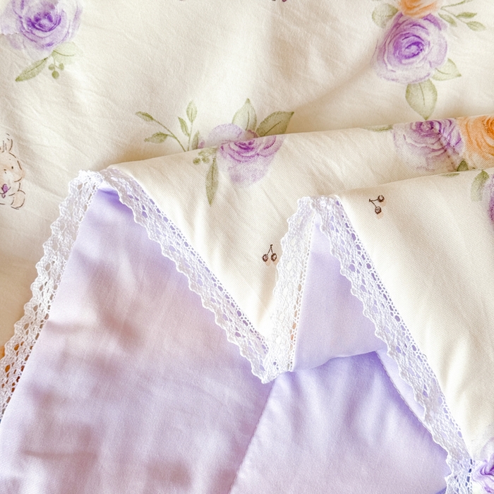 91家纺网 家纺一手货源 找家纺 仁凯家纺 2025新款A类针织棉双层纱100%新疆棉花花边夏凉被四件套（包检测）（提供买家秀） 玫瑰兔