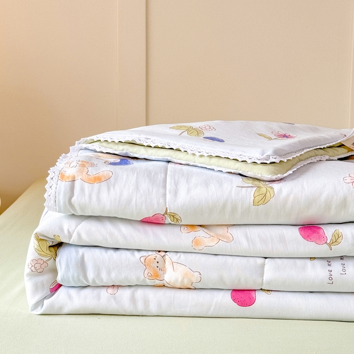 91家纺网 家纺一手货源 找家纺 仁凯家纺 2025新款A类针织棉双层纱100%新疆棉花花边夏凉被四件套（包检测）（提供买家秀） 蘑菇森林