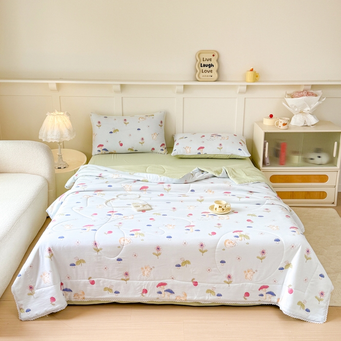 91家纺网 家纺一手货源 找家纺 仁凯家纺 2025新款A类针织棉双层纱100%新疆棉花花边夏凉被四件套（包检测）（提供买家秀） 蘑菇森林