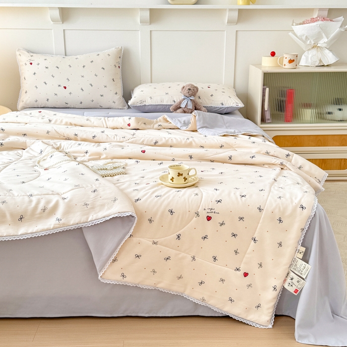 91家纺网 家纺一手货源 找家纺 （总）仁凯家纺 2025新款A类针织棉双层纱100%新疆棉花花边夏凉被（包检测）（提供买家秀）