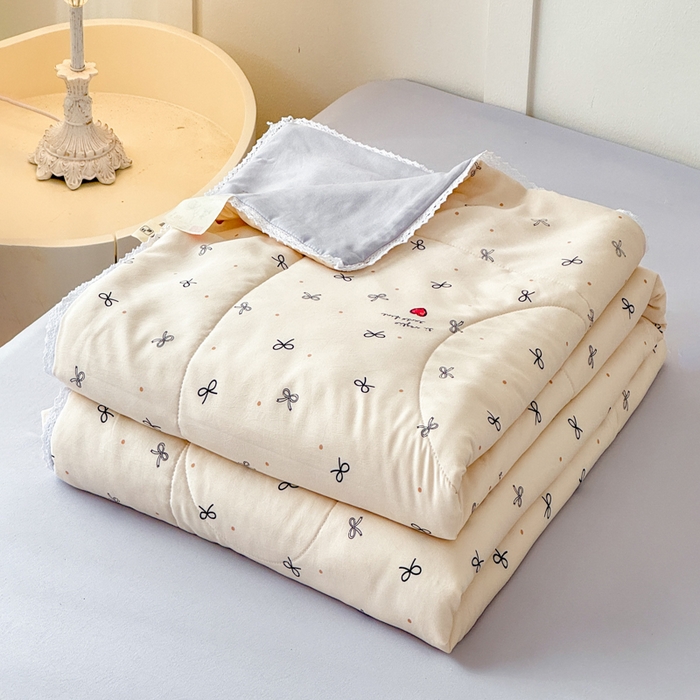 91家纺网 家纺一手货源 找家纺 （总）仁凯家纺 2025新款A类针织棉双层纱100%新疆棉花花边夏凉被（包检测）（提供买家秀）