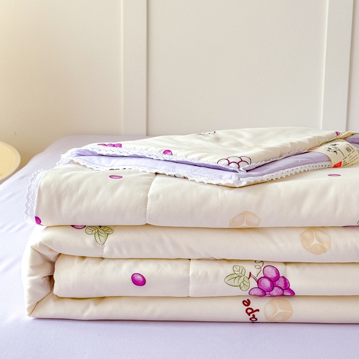 91家纺网 家纺一手货源 找家纺 仁凯家纺 2025新款A类针织棉双层纱100%新疆棉花花边夏凉被四件套（包检测）（提供买家秀） 紫色葡萄