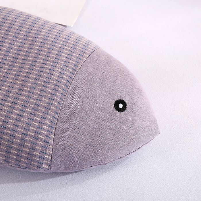 91家纺网 家纺一手货源 找家纺 贤内助家纺 2025新款年年有鱼天然荞麦枕 年年有鱼—灰 宽25cmx长55cm（总长68cm）x高8-10cm/只