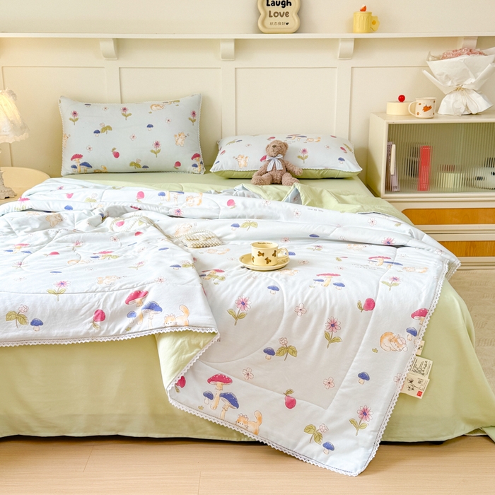 91家纺网 家纺一手货源 找家纺 仁凯家纺 2025新款A类针织棉双层纱100%新疆棉花花边夏凉被（包检测）（提供买家秀） 蘑菇森林