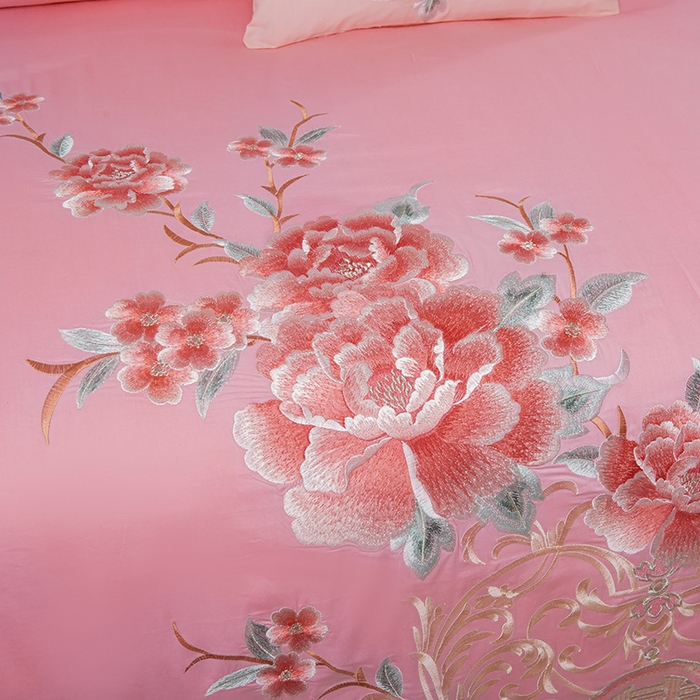 91家纺网 家纺一手货源 找家纺 洽想家 2025新款全棉刺绣粉玉色婚庆四件套多件套（控价销售最低不低于288元） 花开富贵(玉粉)