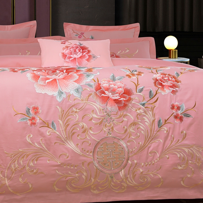 91家纺网 家纺一手货源 找家纺 洽想家 2025新款全棉刺绣粉玉色婚庆四件套多件套（控价销售最低不低于288元） 花开富贵(玉粉)