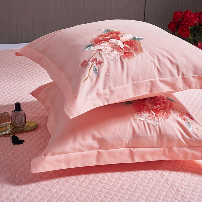 91家纺网 家纺一手货源 找家纺 洽想家 2025新款全棉刺绣粉玉色婚庆四件套多件套（控价销售最低不低于288元） 花田喜事-玉粉