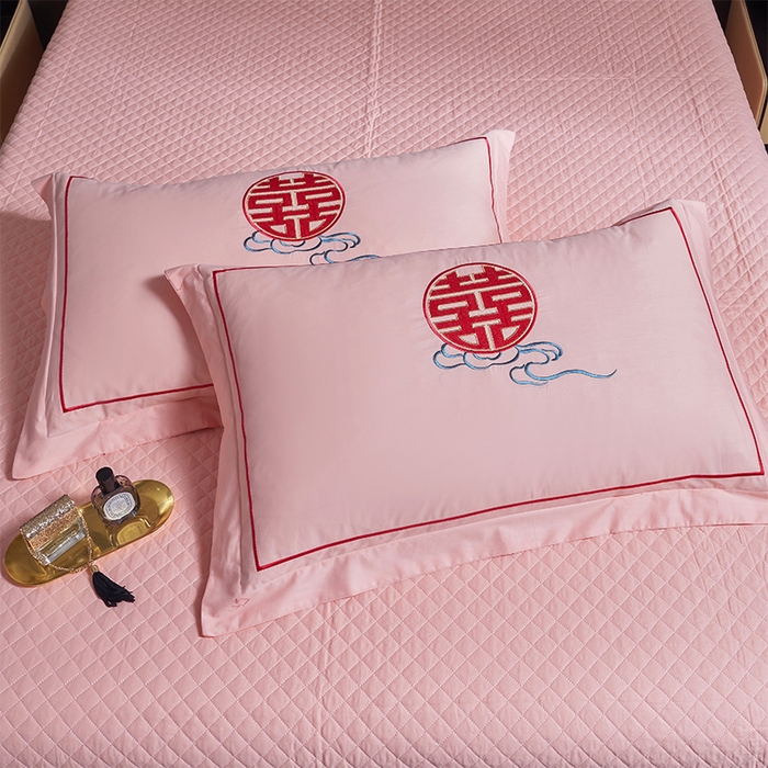 91家纺网 家纺一手货源 找家纺 洽想家 2025新款全棉刺绣粉玉色婚庆四件套多件套（控价销售最低不低于288元） 花田喜事-玉粉