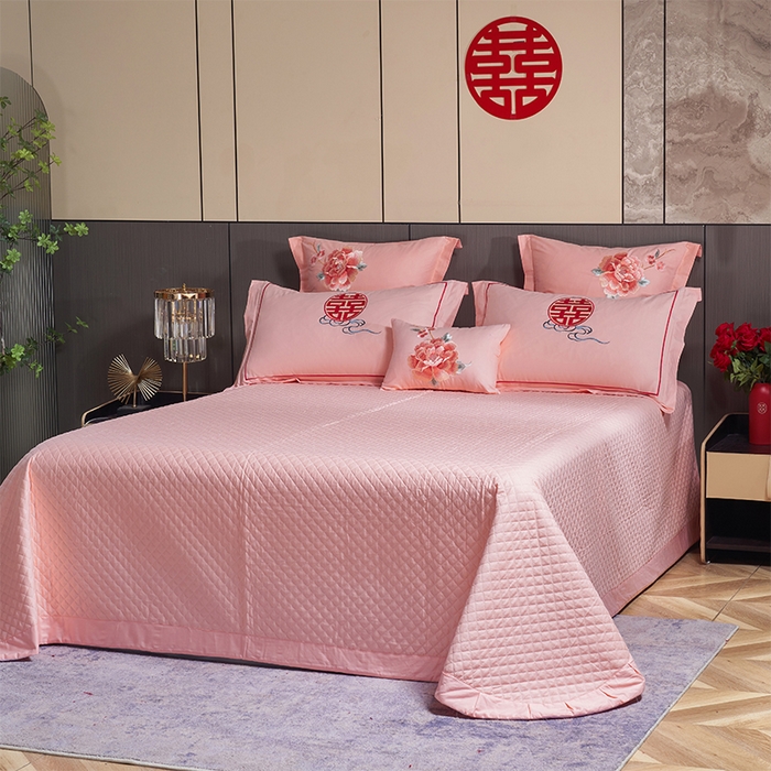 91家纺网 家纺一手货源 找家纺 洽想家 2025新款全棉刺绣粉玉色婚庆四件套多件套（控价销售最低不低于288元） 花田喜事-玉粉